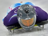 MOK zabranio Ukrajincu da nosi kacigu sa likovima ubijenih sportista (FOTO)