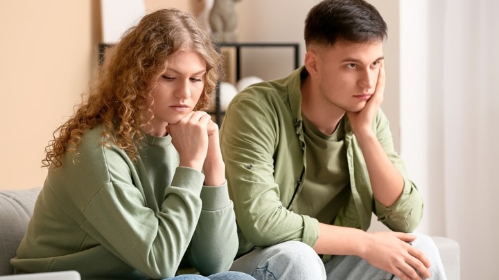 Zašto ostajemo u vezama koje ne funkcionišu: Psihologija otkriva najopasniju ljubavnu zamku