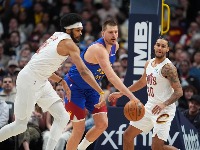 Kad je malo novi tripl-dabl Jokića: Klivlend srušio Denver u finišu