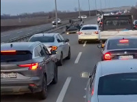 Težak SUDAR na Pupinovom mostu: Dve osobe povređene (FOTO/VIDEO)