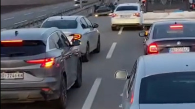 Težak SUDAR na Pupinovom mostu: Dve osobe povređene (FOTO/VIDEO)