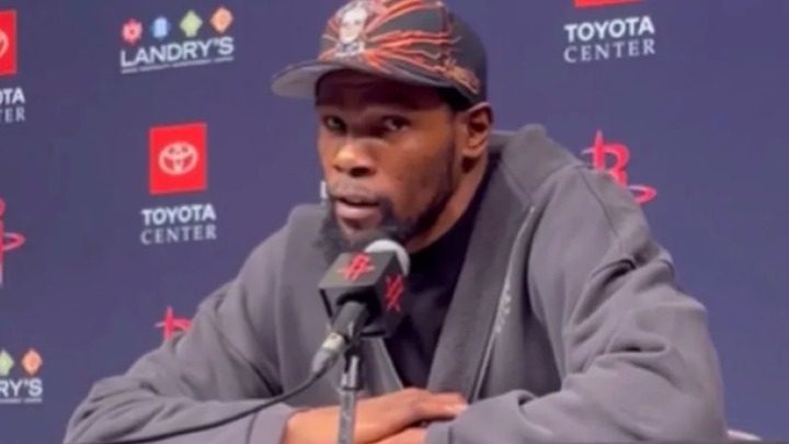 Durent pecnuo Jokića i Dončića: Pogledajte šta rade! Nije ih briga za utakmicu, valjaju se po podu... (VIDEO)