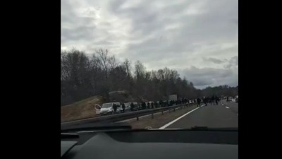 Sprečena ŽESTOKA TUČA navijača na auto-putu (VIDEO)