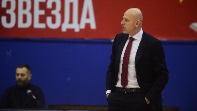 Obradović u klinču sa sudijom, igrači ga jedva zadržali (VIDEO)