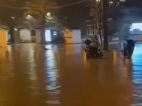 Potop u CG, Kotor pod vodom: Poplavljeni putevi, ciklon juri ka Srbiji (VIDEO)