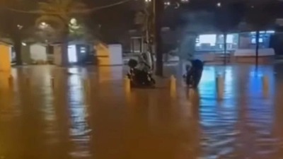 Potop u CG, Kotor pod vodom: Poplavljeni putevi, ciklon juri ka Srbiji (VIDEO)