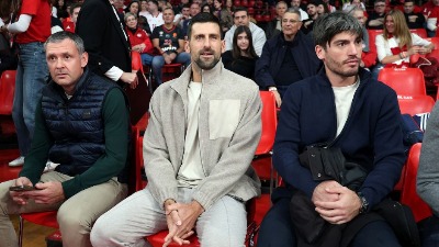 Zasenio je sve zvezde Los Anđelesa - Dončić i Džejms jurili Đokovića za fotografiju (VIDEO)