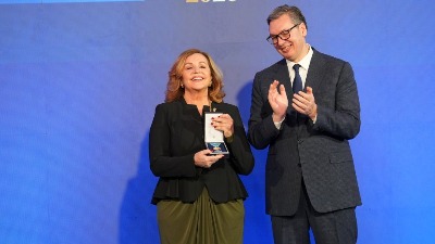Bekuta nije jedina: Vučić odlikovao još dvoje estradnih umetnika