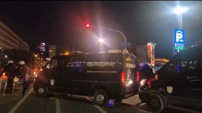 Policijski kordon zbog Vučevića: Studenti reagovali (VIDEO)