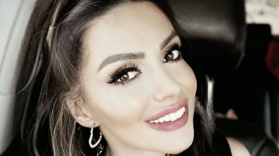 Voditeljka RTS-a u miniću i providnoj bluzi zapalila mreže: Svi gledaju u njene vitke noge (FOTO)