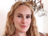 "Radim 4 posla da bih izdržavala dete": Ćerka slavnog holivudskog para odgovorila na negativne komentare