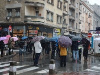 Tenzije u Kosovskoj: Građani stali pred bager, blokiraju radove