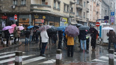 Tenzije u Kosovskoj: Građani stali pred bager, blokiraju radove