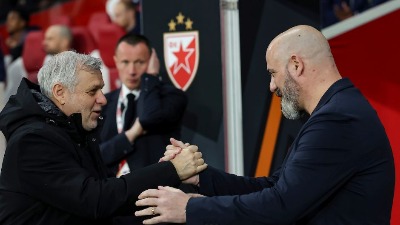 Eskaliralo u Lilu odmah posle utakmice - navijači gađali bakljama fudbalere i tražili OSTAVKU TRENERA