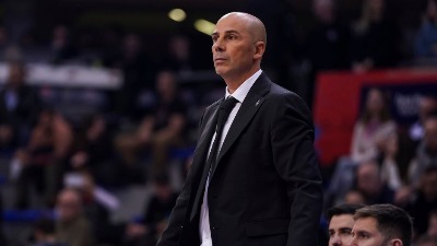 Trener Partizana Đoan Penjaroja na meti Bajerna i Efesa