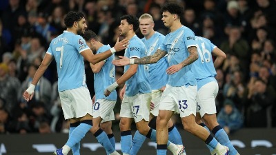 Mančester siti i Arsenal u bici za šampiona Engleske - evo gde možete da gledate prenos derbija sezone u Premijer ligi