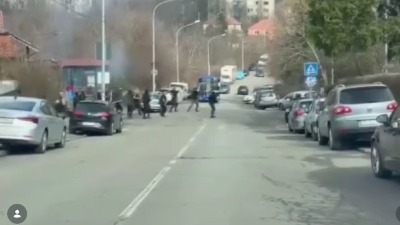Pojavili se snimci tuče Delija i Grobara: Bili naoružani motkama i štanglama (VIDEO)