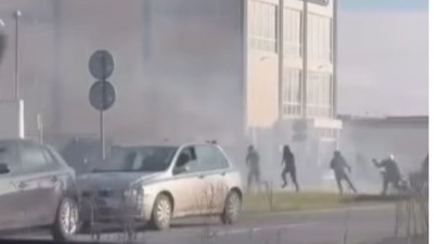 TUČA navijača i policije: HAOS i u Novom Sadu (VIDEO)