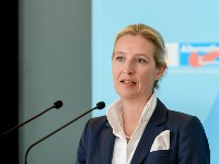 "Srbija i Crna Gora su ZAMENJENE ZA UKRAJINU": Desničarka otišla kod Orbana, pa osula paljbu po EU