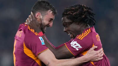 Roma lako sa Kremonezeom, Svilar zaustavio Vardija