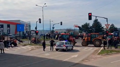 "Nema pregovora dok se hapse najugledniji domaćini!": Poljoprivrednici nastavljaju sa blokadama