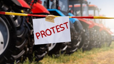 Muškarac hteo da prođe kroz blokadu poljoprivrednika, pa pretio da će izvući pištolj