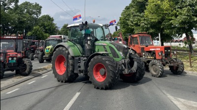 "Ne mrdamo sa blokada": Poljoprivrednici nastavljaju proteste i spremaju nove akcije