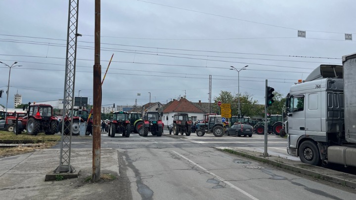 "Ne mrdamo sa blokada": Poljoprivrednici nastavljaju proteste i spremaju nove akcije