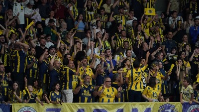 SRAMNO Navijači Fenera podigli skandalozan transparent protiv Partizana (FOTO)