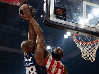 Zvezda SRUŠILA Efes: Batler sipao trojke!