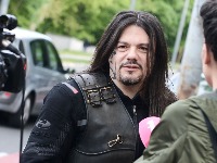 "Šišao me je i tukao, mamu je terao da se drogira": Stravične optužbe ćerke Ace Amadeusa 