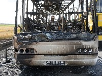 Drama kod Tekeriša: Autobus u potpunosti izgoreo (FOTO)