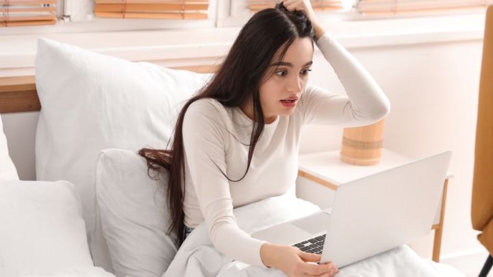 "Ovo je GORE OD PREVARE, moram odmah da bežim": Proverila dečku Jutjub istoriju i ostala u ŠOKU (VIDEO)