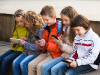 Uzeli su đacima telefone i ukinuli društvene mreže: Rezultati eksperimenta su ZAPANJUJUĆI 