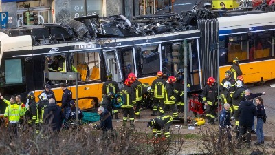 Tramvaj ISKOČIO iz šina, ima mrtvih i povređenih (FOTO, VIDEO)