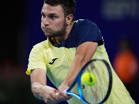 Kecmanović u polufinalu! Posle Zvereva pao i Atman