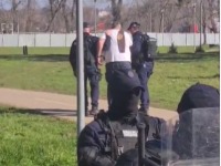 Privedena jedna osoba na protestu u Parku Ušće, građani pokušali da prođu kroz kordon