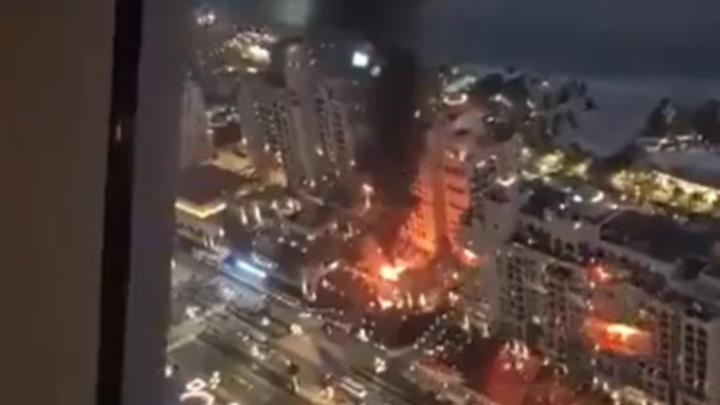 DUBAI U PLAMENU! Gori poznata turistička atrakcija: Jezive scene iz Emirata (FOTO, VIDEO)