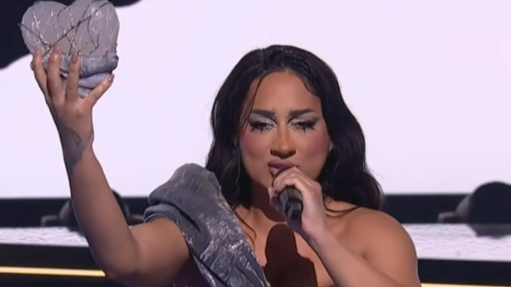 Zejna zapalila scenu sa "Jugoslavijom", a onda ZAPLAKALA u studiju (FOTO)