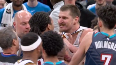 HAOS Jokić se zaleteo na igrače Oklahome - sve zbog sramnog poteza (VIDEO)