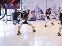 NEMCI PIŠU: Vučić sanja robote u vojsci