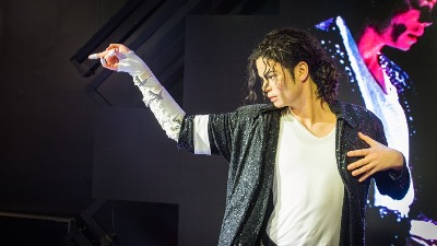 Izašao NOVI TREJLER za FILM O MAJKLU DŽEKSONU: Obožavatelji oduševljeni kako je prikazan kralj popa (VIDEO) 