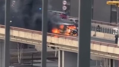 Drama na Gazeli: Zapalio se kombi (VIDEO)