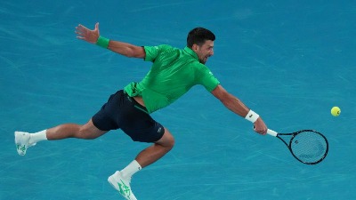 Đoković se sklonio od kamera i nestao iza reklama: Španci tvrde - povraćao je! (VIDEO)