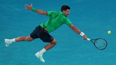 Skupa fotografija - na njoj su najveći teniser svih vremena i precrtani as Crvene zvezde