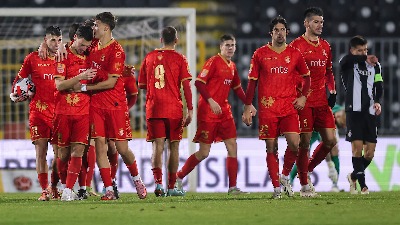 Srpska fudbalska bruka: Klub kažnjen zbog diskriminacije sopstvenog igrača (FOTO)