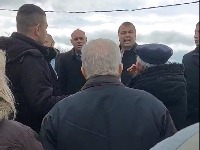 Stanovnici Dubova IZVIŽDALI opštinsko rukovodstvo (VIDEO)