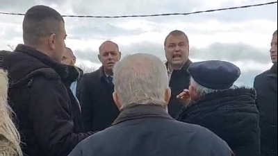 Stanovnici Dubova IZVIŽDALI opštinsko rukovodstvo (VIDEO)