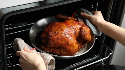 Onkolozi upozoravaju: Ovo je NAJGORI NAČIN spremanja hrane, a mnogi greše 