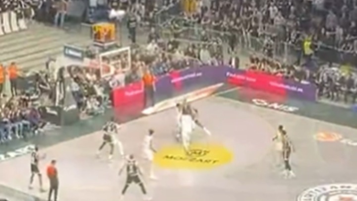 Grobari ponovo vređali Vučića i Mijailovića (VIDEO)